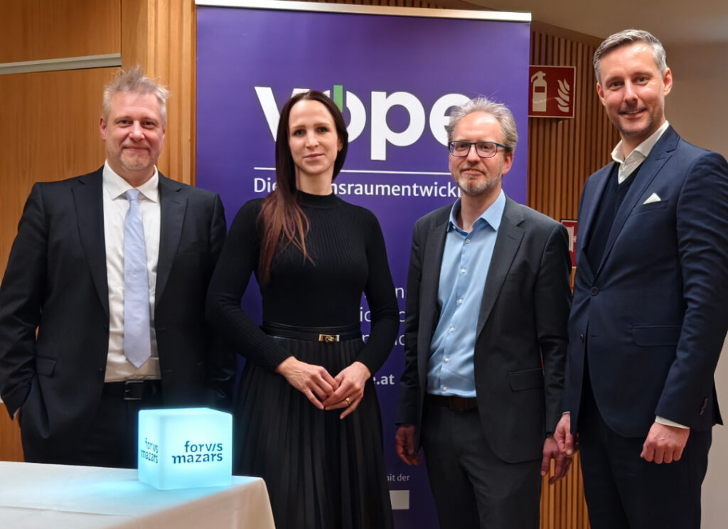 Nadja Holzer bei der Paneldiskussion von VÖPE & Forvis Mazars