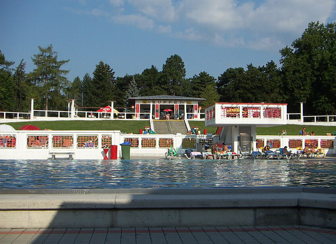 Ruhiges Arbeiten im Hofhaus triff auf Sommerfeeling in der Stadt